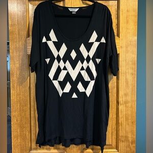 Stylish Black and White Graphic Short Sleeve Tee